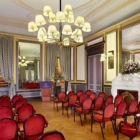 Hotel Des Indes 5*