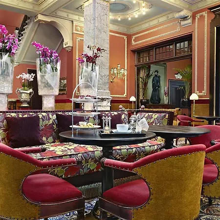 Hotel Des Indes 5*
