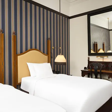 Hotel Des Indes 5*