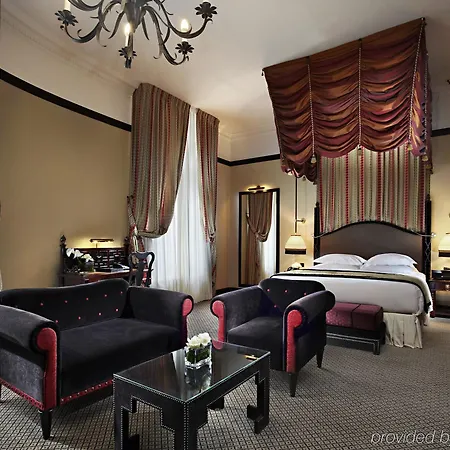 Hotel Des Indes 5*